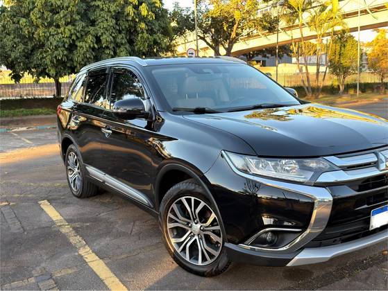 MITSUBISHI OUTLANDER 3.0 GT 4X4 V6 24V GASOLINA 4P AUTOMÁTICO MITSUBISHI OUTLANDER 3.0 GT 4X4 V6 24V GASOLINA 4P AUTOMÁTICO